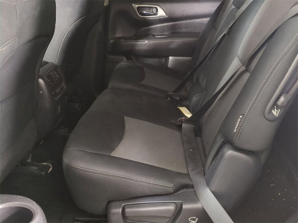 2018 Nissan Pathfinder SV