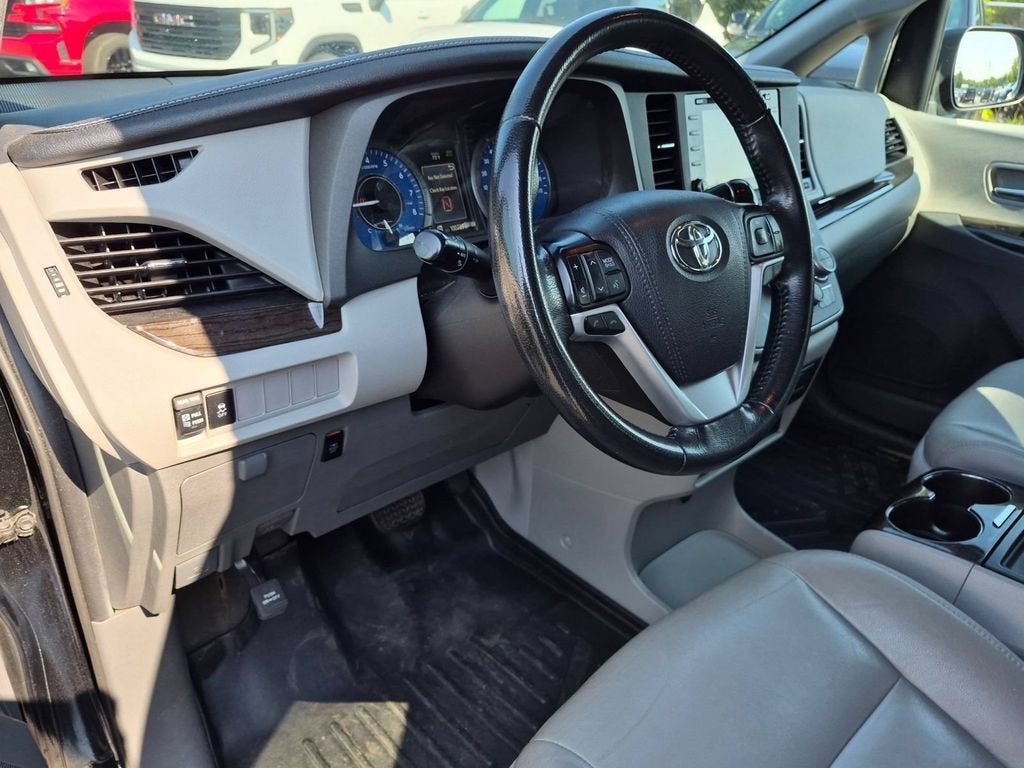 2020 Toyota Sienna XLE Auto Access Seat