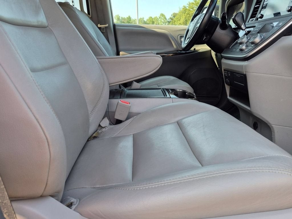 2020 Toyota Sienna XLE Auto Access Seat