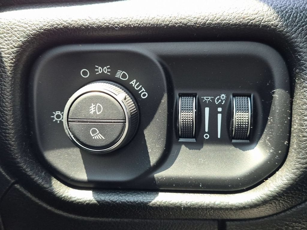 2022 RAM 1500 Laramie Crew Cab 4x2 5'7" Box