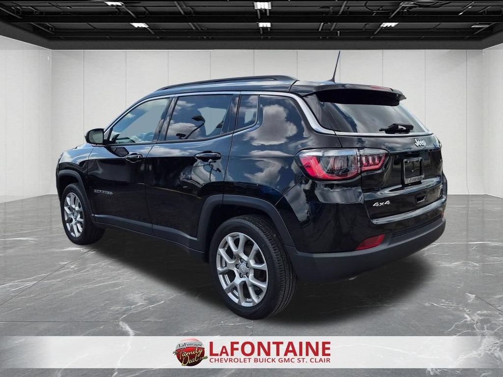 2023 Jeep Compass Latitude Lux FWD