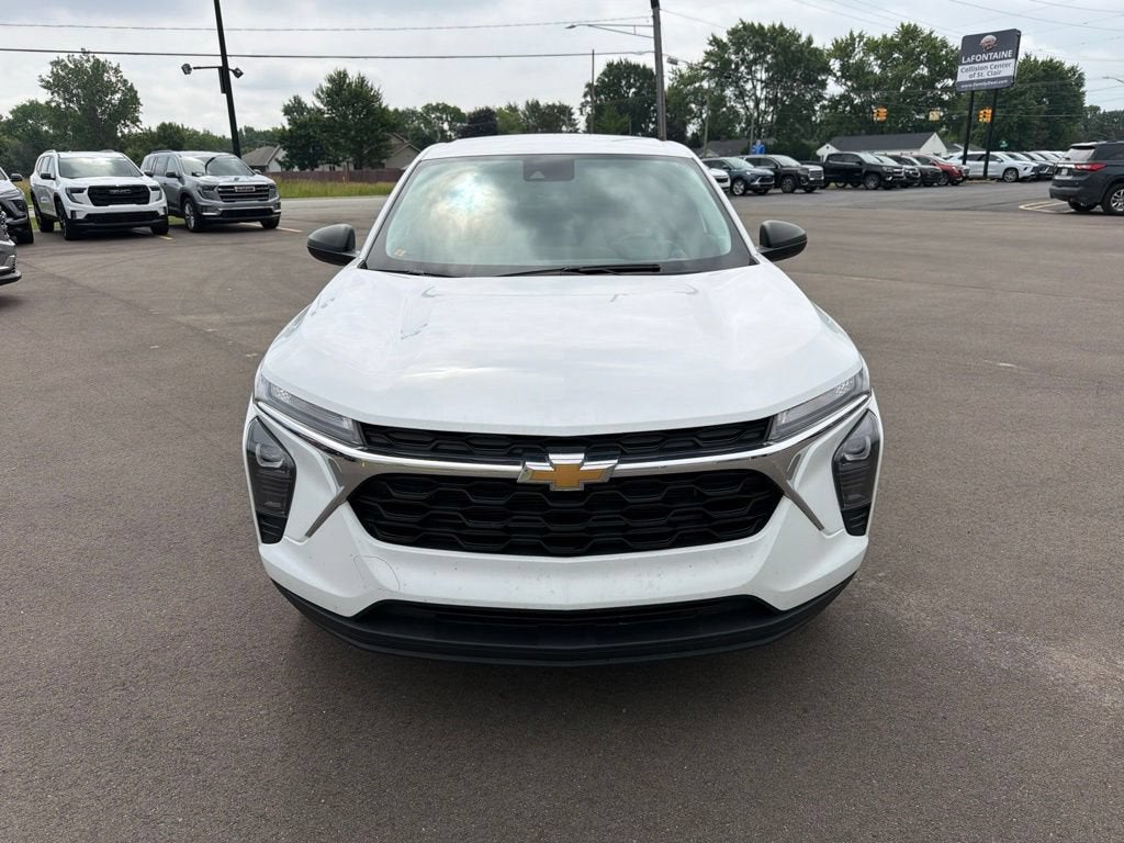 Used 2024 Chevrolet Trax LS with VIN KL77LFE2XRC033230 for sale in China Township, MI